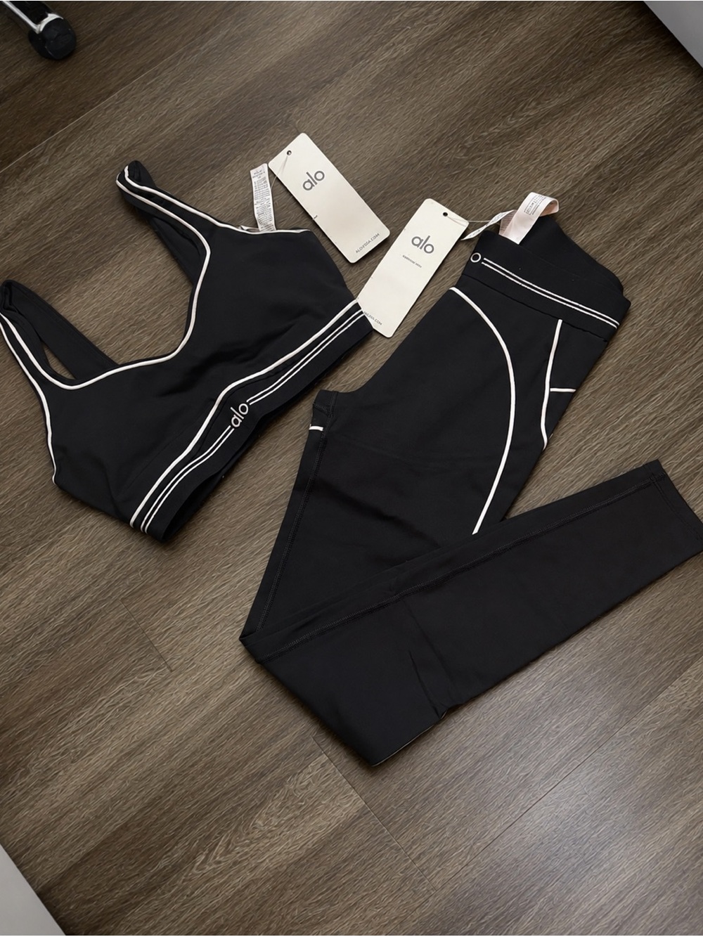 ALO Yoga Black Leggings and Sports Bra and leggings set